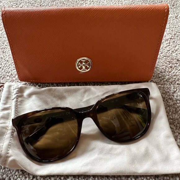 Tory Burch Accessories - Tory Burch sunglasses TY7106 style